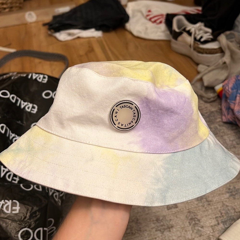 Tascani hat
